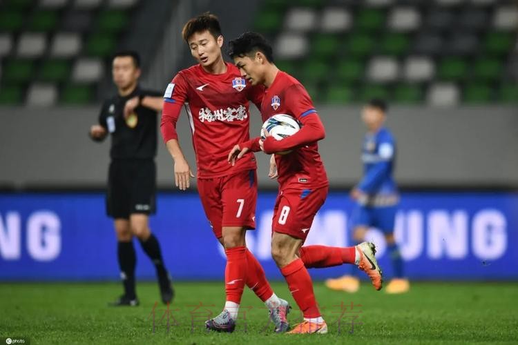 燕京啤酒2020中国足协杯1/8决赛激战正酣 苏宁7-2大胜梅州 泰达1-0恒丰 苏宁泰达晋级八强 燕京啤酒2020中国足协杯1/8决赛激战正酣 苏宁7-2大胜梅州 泰达1-0恒丰 苏宁泰达晋级八强